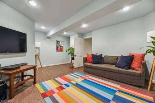 180 Christopher St, Montclair NJ 07042-4206 exterior