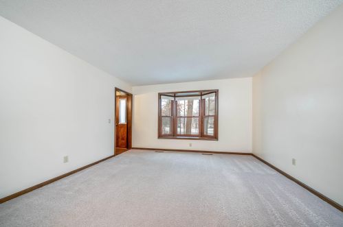 6353 Torrington Rd, Kalamazoo, MI 49009-9118