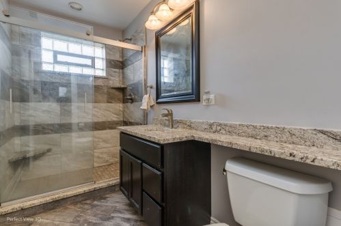 8020 Kilbourn Ave, Chicago IL 60646-5020 exterior