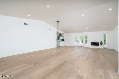 2316 Desert Cove Ave, Phoenix AZ  85028-2411 exterior