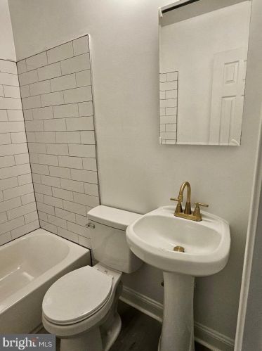 542 Oakwood St, Washington, DC 20032-2501