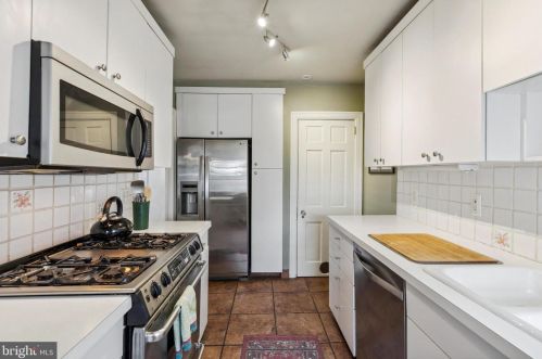 2924 Berkley Rd, Ardmore PA 19003-1805 exterior