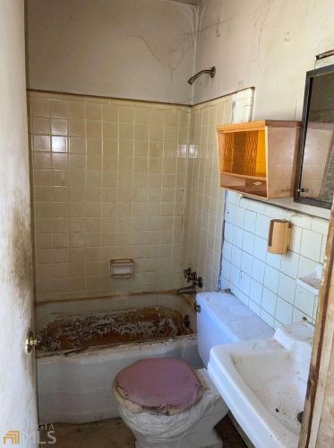 988 Forrest Cir, Atlanta GA 30354-2535 exterior