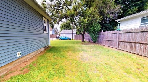 72 Allendale Ave, Providence RI  02911-3104 exterior