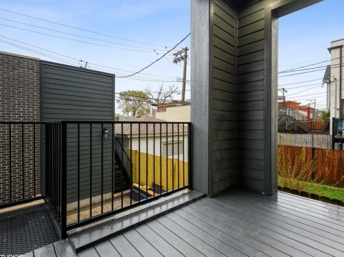 3019 Oakley Ave, Chicago IL 60625-1926 exterior