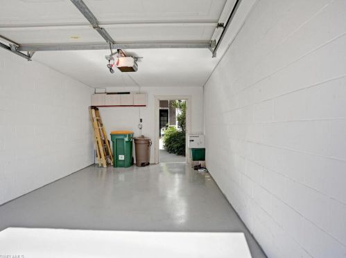 7095 Barrington Cir, Naples FL 34108-7558 exterior