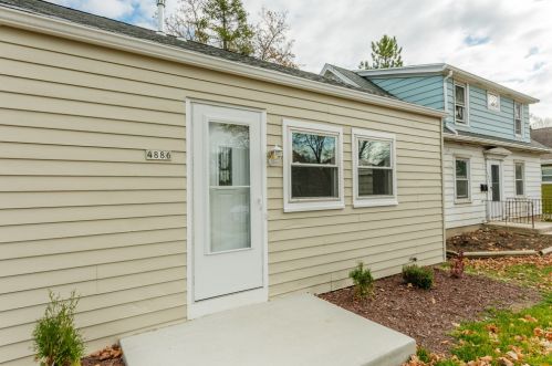 4886 Mohawk Ave, Milwaukee WI  53217-5426 exterior