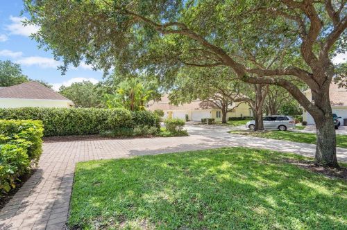 131 Barbados Dr, Jupiter FL 33458-2913 exterior