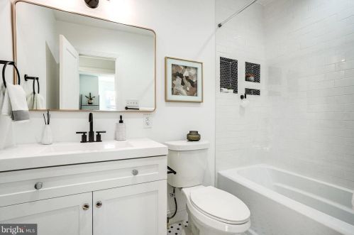 1727 16th St, Washington DC  20020-5661 exterior