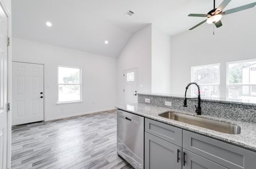 16401 Eastchase, Montgomery TX 77316-6703 exterior