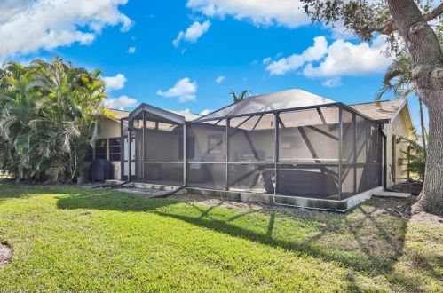 4941 Molokai Dr, Naples, FL 34112-3721