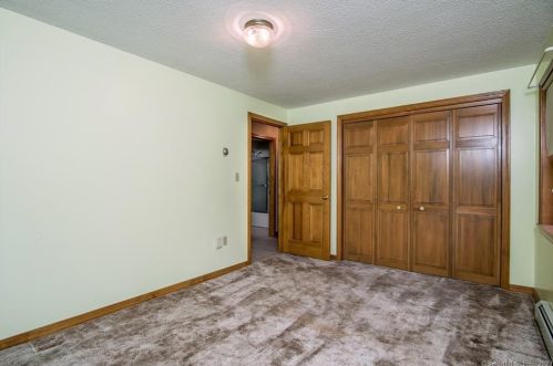 16 Attawaugan Xing Rd, Killingly CT 06241-1602 exterior