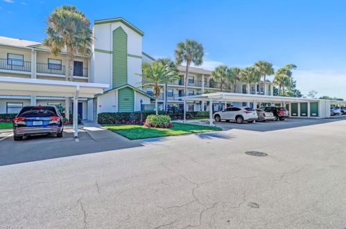 460 Fox Haven Dr, Naples, FL 34104-5105