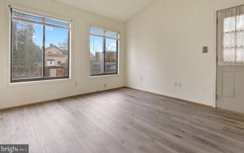 29 Macdade Blvd, Manor PA 19036-2406 exterior