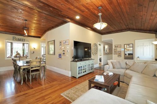 45 Grissom Way, Hauppauge NY 11788-4418 exterior