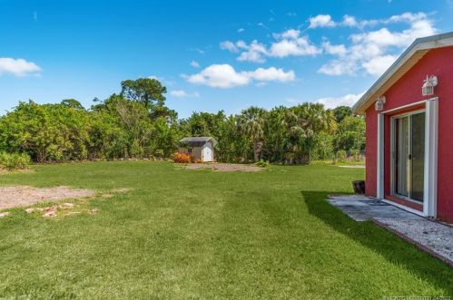 3113 Monte Vis St, Fort Pierce FL 34952-6002 exterior