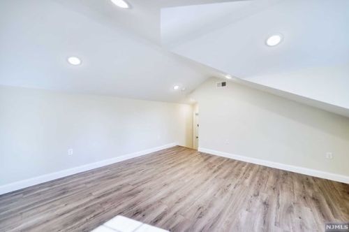 161 Adams Ave, River Edge NJ 07661-1437 exterior