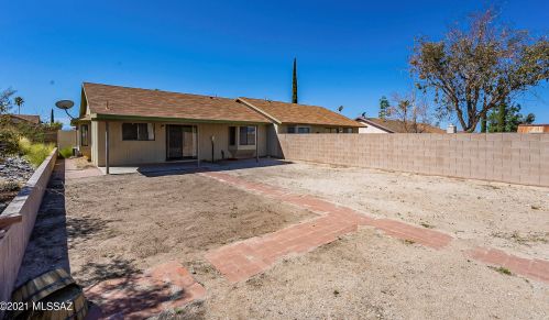 9961 Desert Aire Dr, Tucson AZ 85730-3803 exterior
