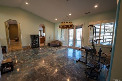 17585 Mariposa Ave, Riverside CA 92508-9442 exterior