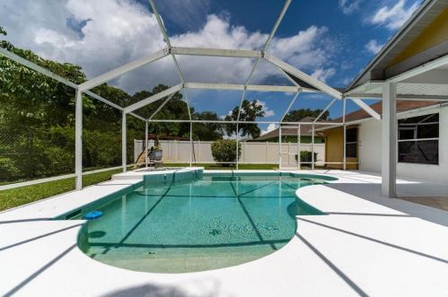 1826 Leafy Rd, Fort Pierce FL  34953-1392 exterior