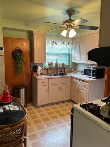 2525 13 Ave, Broadview IL 60155-4703 exterior