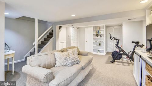 207 Burgess Ave, Alexandria VA 22305-1903 exterior