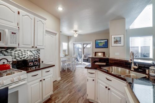 224 Marsalla Dr, Folsom CA 95630-7201 exterior