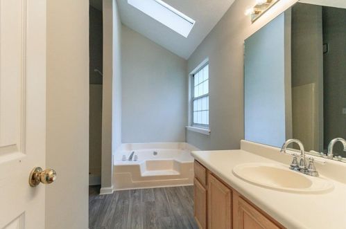 645 Lk Dr, Lithonia GA 30039-6634 exterior