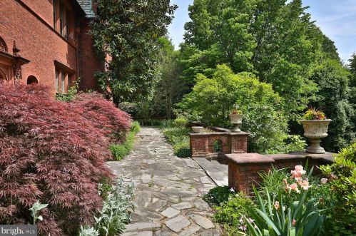 455 Chestnut Hill Ave, Philadelphia PA 19118-2712 exterior