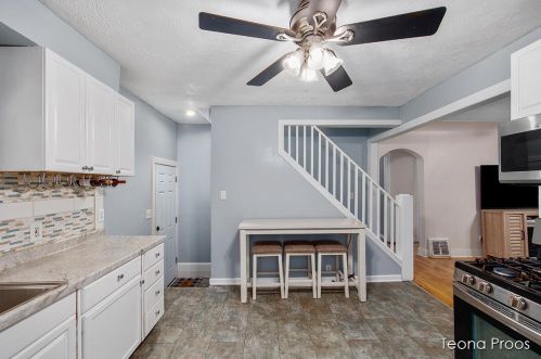 229 Holly St, Grand Rapids MI 49548-4270 exterior