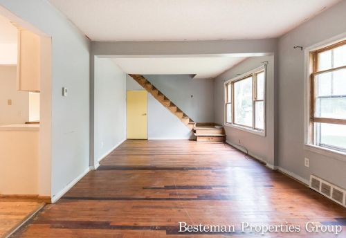 1121 Wilson Ct, Meskegon MI 49441-5150 exterior