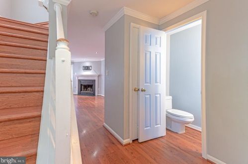 7327 Castleberg Ct, Alexandria VA  22315-4725 exterior