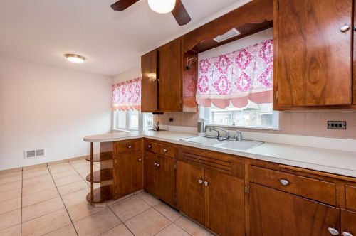 37 Lewis Ave, Waukegan IL 60087-4739 exterior