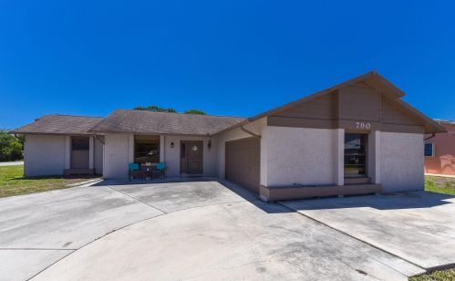 790 Essex Dr, Fort Pierce, FL 34984-5233