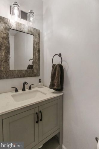 3907 Elbert Ave, Alexandria VA 22305-2045 exterior