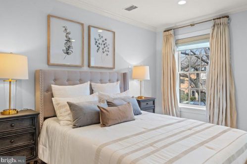 613 Royal St, Alexandria VA  22314-2031 exterior