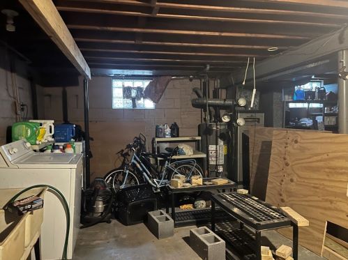 212 Elizabeth St, Pittsburgh PA 15207-1822 exterior