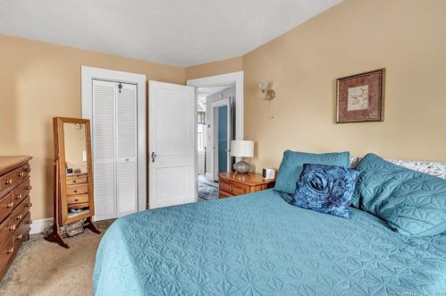 4 Couch St, Norwalk CT 06854-2652 exterior