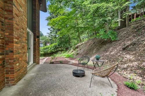 2302 Marbury Rd, Pittsburgh PA  15221-3670 exterior