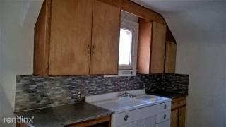 2205 Lakewood St, Detroit MI  48215-2624 exterior