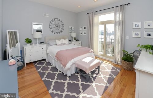 2307 Carpenter St, Philadelphia PA 19146-2516 exterior