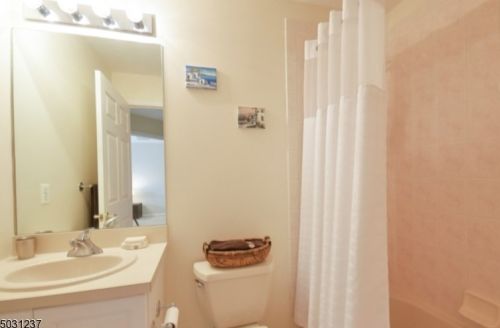 414 Turlington Ct, Livingston NJ 07039-8266 exterior