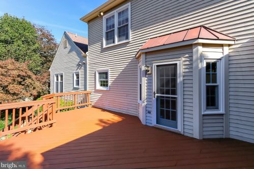 7712 Midday Ln, Alexandria VA 22306-2758 exterior