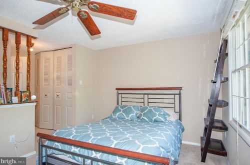 6839 Heatherway Ct, Alexandria VA 22315-3942 exterior