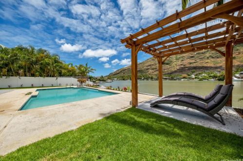 6847 Niumalu Loop, Honolulu HI 96825-1642 exterior