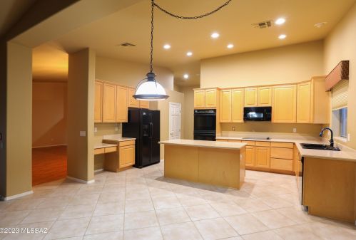 11438 Mtn Breeze Dr, Tucson AZ 85737-7247 exterior