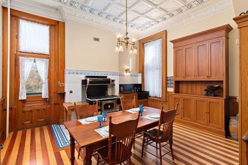 5501 Elgin St, Pittsburgh PA 15206-1432 exterior