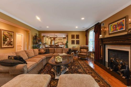 109 Elmwood Dr, Huntington Station NY 11746-5658 exterior