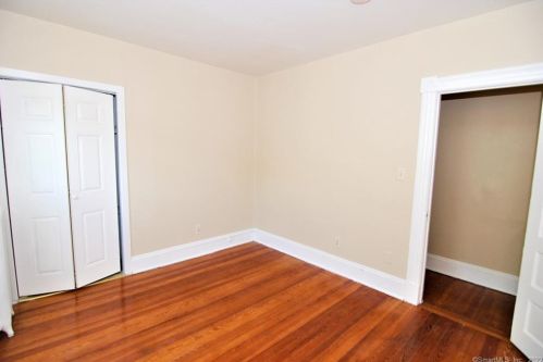 81 Lincoln St, Enfield CT exterior