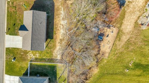 250 Village Circle Dr, Winfield MO 63389-2051 exterior